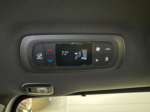 New 2026 Chrysler Pacifica Select image 40