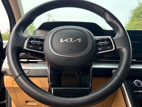 Used 2024 Kia Carnival LX FWD image 7
