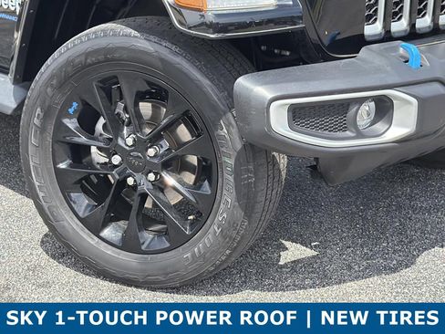 Used 2023 Jeep Wrangler Unlimited Sahara w/ Cold Weather Group AWD/4WD image 12