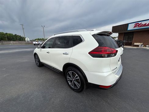 Used 2018 Nissan Rogue SL w/ Premium Package FWD image 3