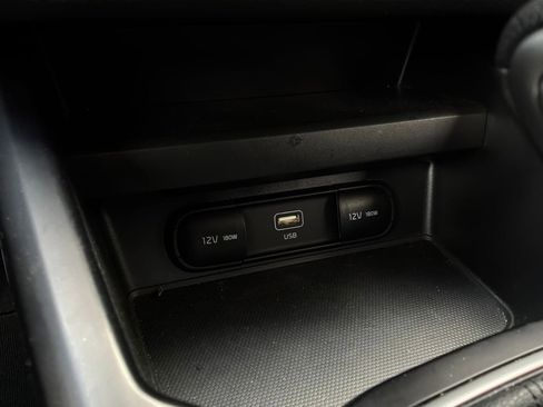 Used 2025 Kia Soul LX w/ LX Technology Package FWD image 23