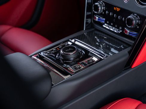 New 2026 Rolls-Royce Cullinan Black Badge image 40