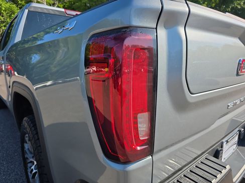 Used 2025 GMC Sierra 1500 SLT AWD/4WD image 15