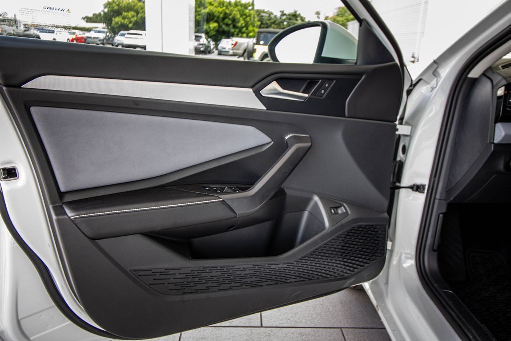 Certified 2026 Volkswagen Jetta SE FWD image 20