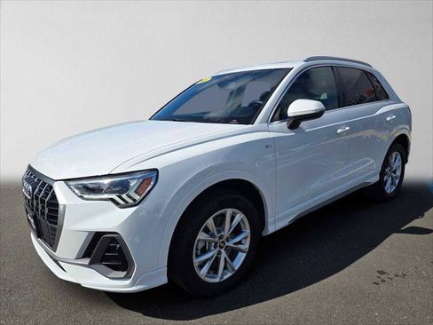 Used 2025 Audi Q3 2.0T Premium w/ Convenience Package AWD/4WD image 3
