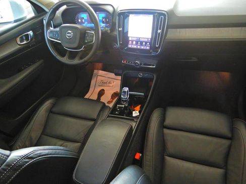 Used 2024 Volvo XC40 B5 Plus w/ Protection Package Premier AWD/4WD image 8