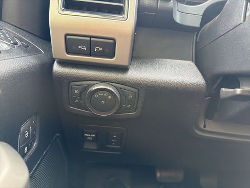 Used 2019 Ford F150 Lariat image 16