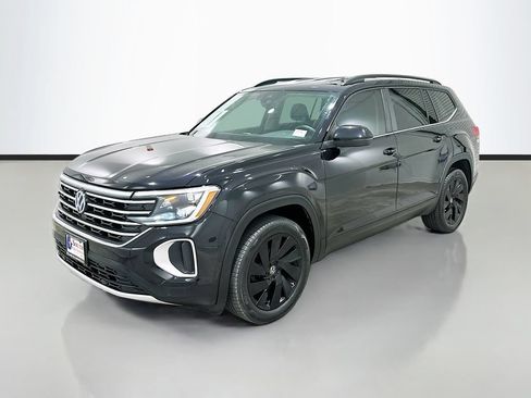 Used 2024 Volkswagen Atlas SE FWD image 3