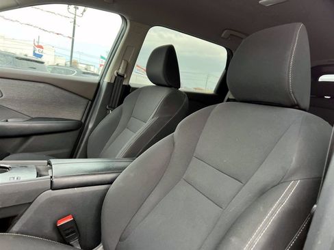 Used 2023 Nissan Rogue S image 8