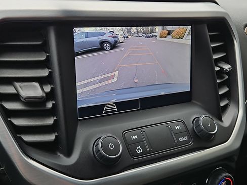 Used 2023 GMC Acadia SLE w/ Driver Convenience Package image 17