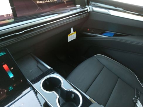 New 2026 Cadillac Escalade ESV Sport w/ Touring Package AWD/4WD image 19