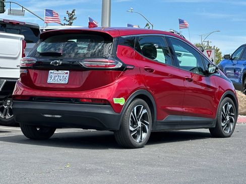 Used 2023 Chevrolet Bolt LT w/ Infotainment Package FWD image 5
