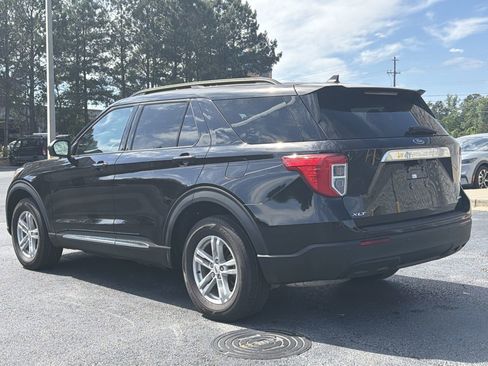 Used 2023 Ford Explorer XLT AWD/4WD image 3