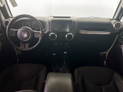 Used 2016 Jeep Wrangler Unlimited Sahara image 21