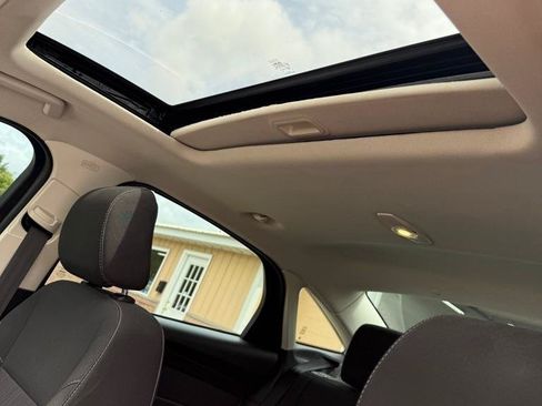 Used 2015 Ford Focus SE w/ SE Sport Package FWD image 9
