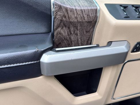Used 2019 Ford F250 Lariat w/ Lariat Ultimate Package AWD/4WD image 11