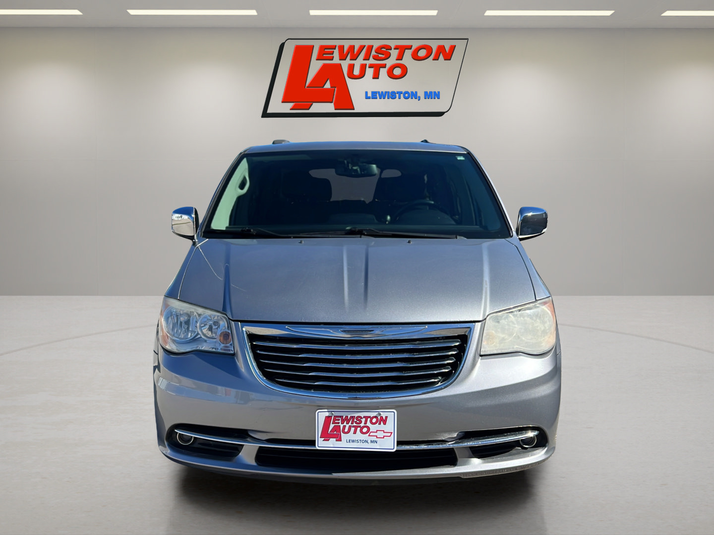Used 2014 Chrysler Town & Country Touring-L w/ Driver Convenience Group FWD image 9