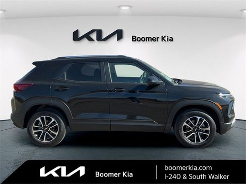 Used 2025 Chevrolet TrailBlazer LT image 4