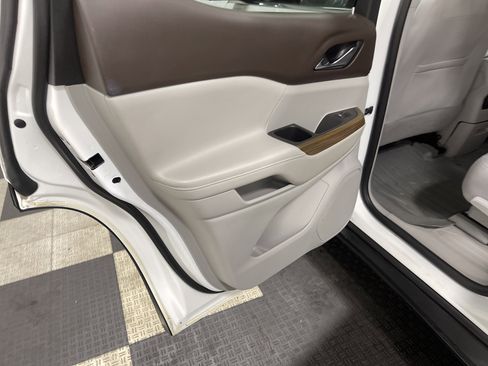 Used 2021 GMC Acadia SLE w/ Driver Convenience Package AWD/4WD image 15