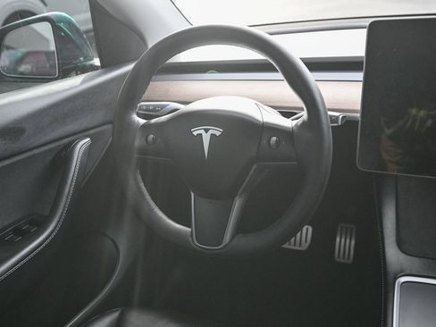 Used 2022 Tesla Model Y Performance image 32