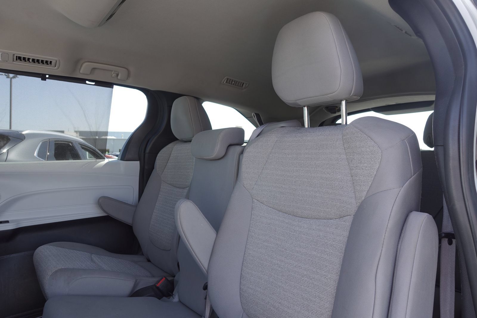Used 2025 Toyota Sienna LE FWD image 12