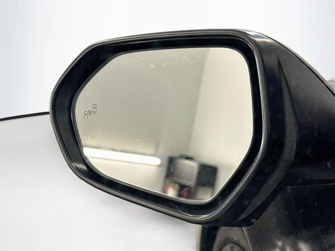 Used 2025 Toyota Camry SE FWD image 16