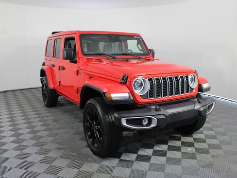 Used 2025 Jeep Wrangler Unlimited Sahara w/ Safety Group AWD/4WD image 24
