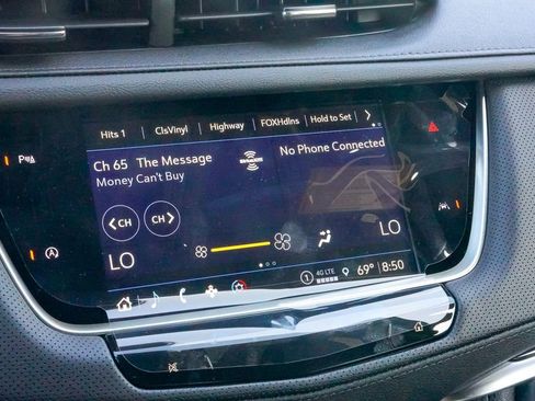 Certified 2025 Cadillac XT6 Luxury image 32