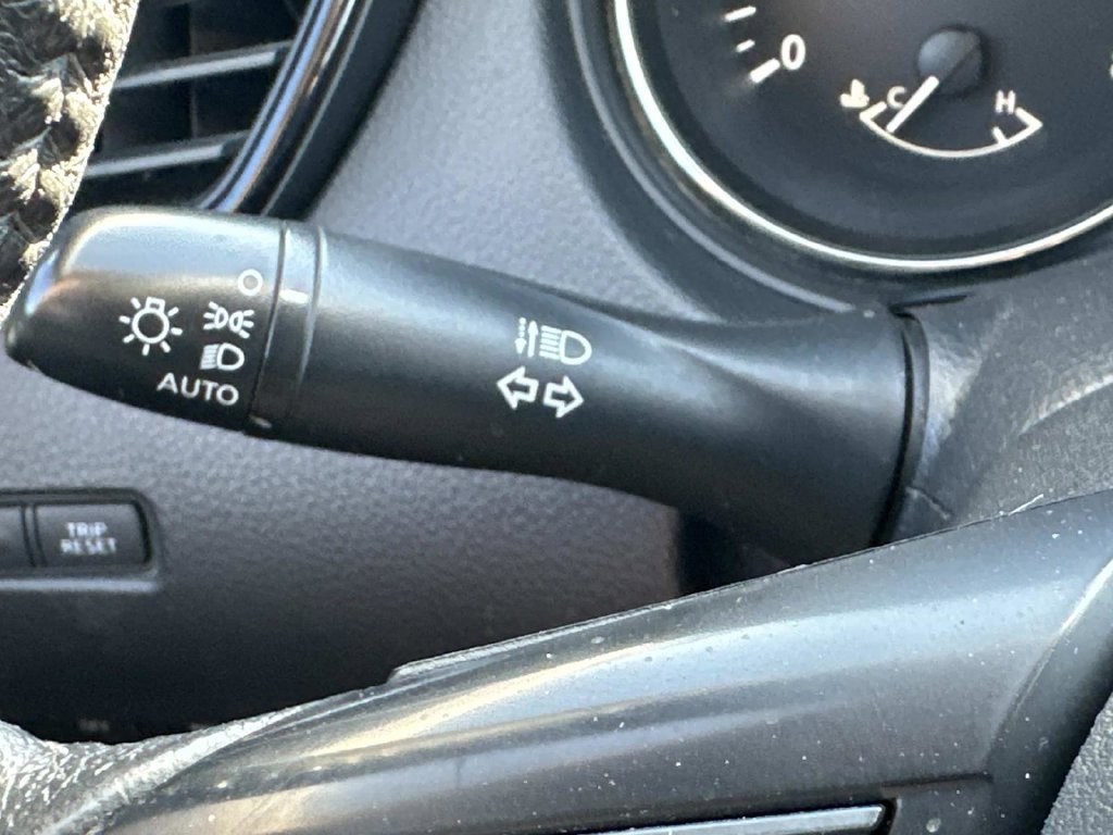 Used 2019 Nissan Rogue SV AWD/4WD image 25