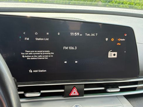Certified 2024 Hyundai Elantra Limited FWD image 23