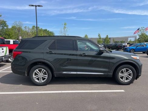 Used 2023 Ford Explorer XLT w/ Equipment Group 202A AWD/4WD image 4