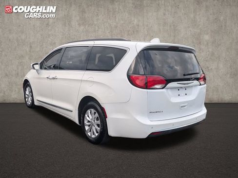 Used 2017 Chrysler Pacifica Touring-L FWD image 5