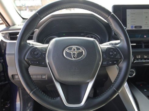 Used 2023 Toyota Venza LE AWD/4WD image 17