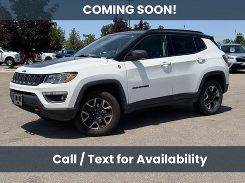 Used 2018 Jeep Compass Trailhawk w/ Leather Interior Group AWD/4WD image 3