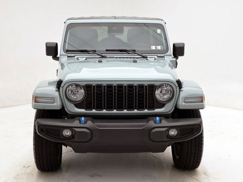 Used 2024 Jeep Wrangler Unlimited w/ Convenience Group image 4