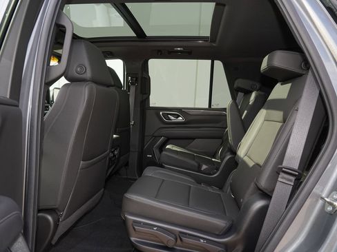Used 2022 Chevrolet Tahoe Z71 w/ Z71 Off-Road Package AWD/4WD image 18