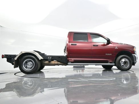 Used 2019 RAM 3500 Tradesman w/ Chrome Appearance Group image 46