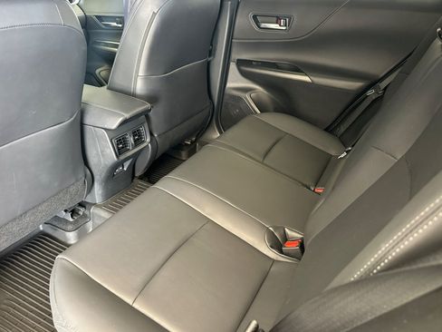 Used 2023 Toyota Venza XLE AWD/4WD image 11