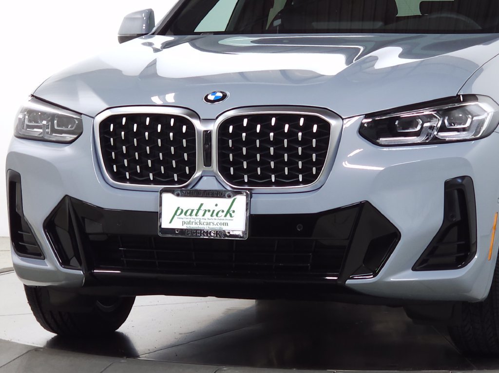 Used 2025 BMW X4 xDrive30i w/ M Sport Package AWD/4WD image 3