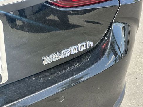 Used 2022 Lexus ES 300h w/ Accessory Package image 32