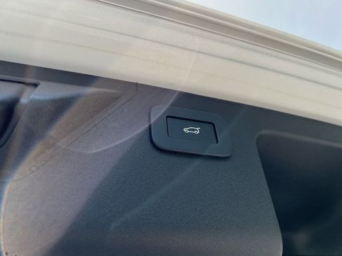 New 2025 Land Rover Discovery Sport S image 30