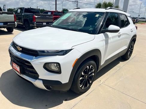 Used 2023 Chevrolet TrailBlazer LT FWD image 3
