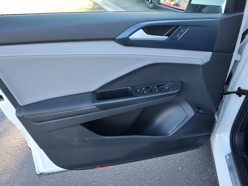 Used 2024 Volkswagen Taos SE image 26