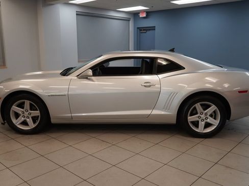 Used 2010 Chevrolet Camaro LT RWD image 2