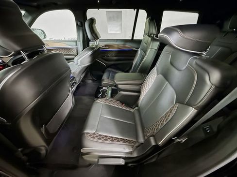 Used 2021 Jeep Grand Cherokee L Summit w/ Luxury Tech Group V image 24