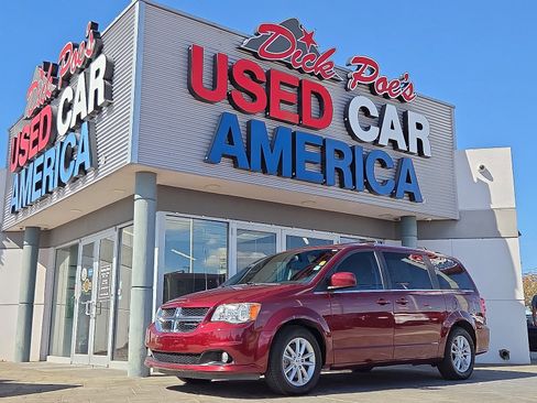 Used 2019 Dodge Grand Caravan SXT image 1