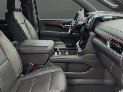 Used 2025 GMC Yukon XL Denali AWD/4WD image 36