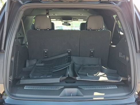 Used 2025 Chevrolet Suburban Premier AWD/4WD image 31