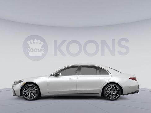 Used 2022 Mercedes-Benz S 500 4MATIC w/ AMG Line Package image 2