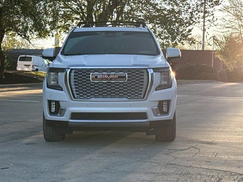 Used 2023 GMC Yukon XL Denali image 2